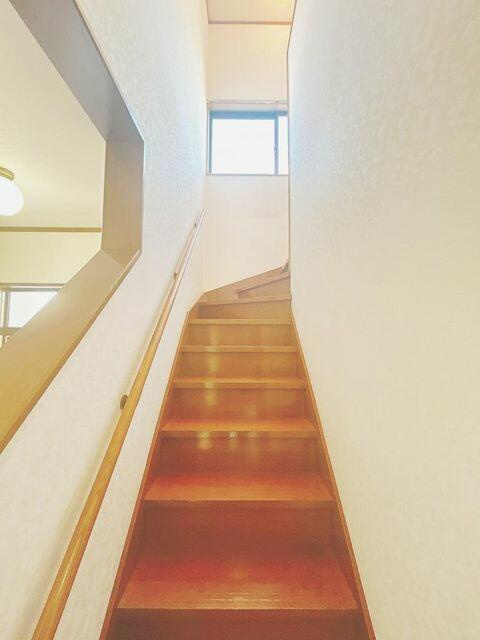 富士市原田の中古一戸建|階段 