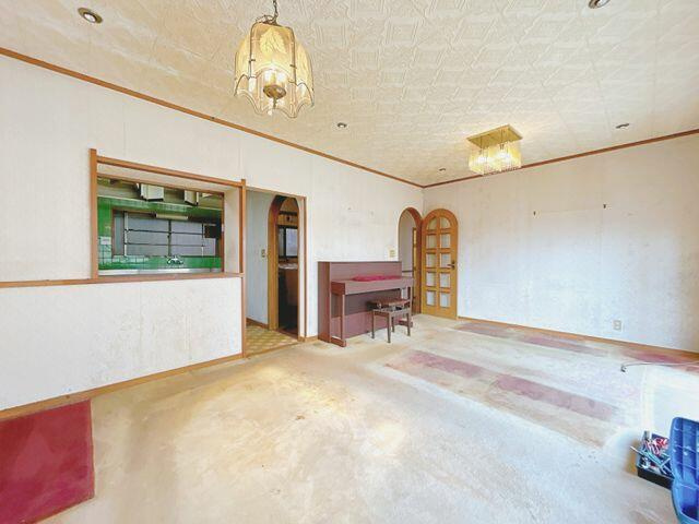 富士市中里の中古一戸建|リビング別角度 