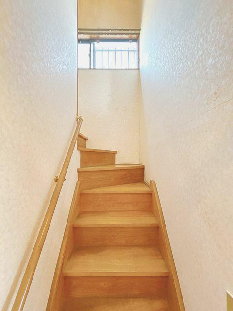 富士市中里の中古一戸建|階段 