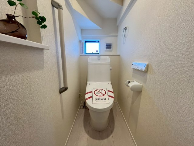 グラファーレ南城市玉城親慶原２棟のトイレ|清潔感のあるトイレです