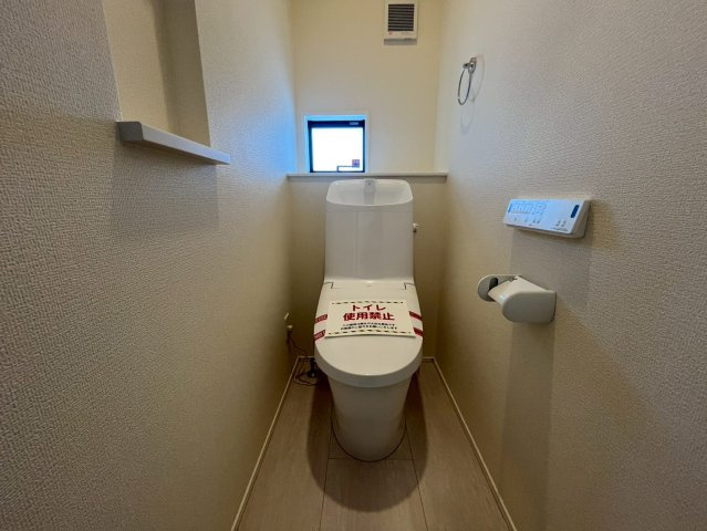 グラファーレ南城市玉城親慶原２棟のトイレ|トイレです