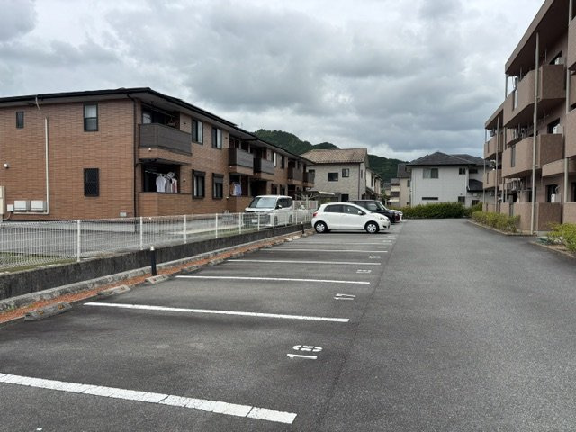 センチュリーコート網掛の駐車場