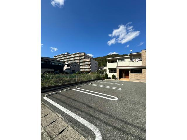 ブラウベルク青山の駐車場