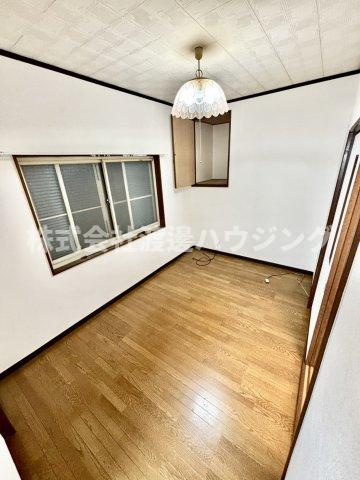 寝屋川市高柳一戸建の居間・リビング