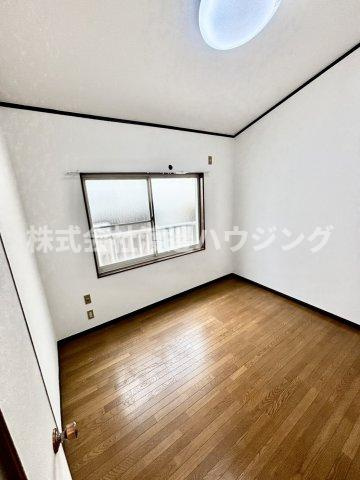 寝屋川市高柳一戸建の寝室