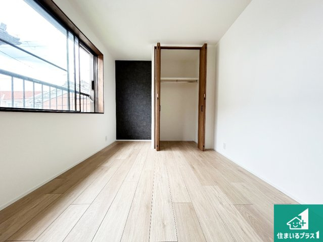 現地説明会　北葛城郡広陵町馬見北の洋室|シンプルな洋室は、自分好みのインテリアが楽しめます♪ご家族とインテリアや家具を選びに行くのは入居時の醍醐味の一つです。ぜひお楽しみください♪