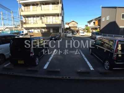 【駐車場】 | ＷＩＮＧ１号館 | 車をお持ちの方に嬉しい駐車場付きの物件です