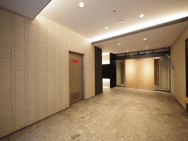 Re-be東三国のロビー