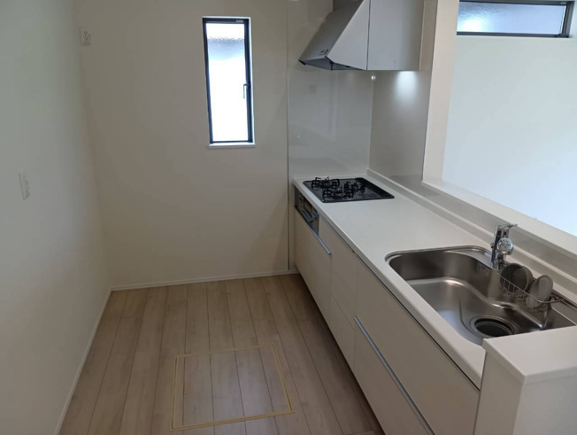 【キッチン】 | 沼津市下香貫3009番 新築建売分譲住宅 建物＋土地 TW06174 | 沼津市下香貫牛臥　A号棟　キッチン　※令和8年8月10日撮影