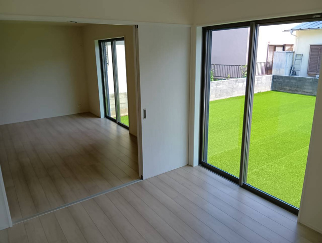 【洋室】 | 沼津市下香貫3009番 新築建売分譲住宅 建物＋土地 TW06174 | 沼津市下香貫牛臥　A号棟　１階洋室～リビング　※令和8年8月10日撮影
