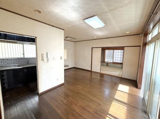 【中古】川越市小ケ谷中古住宅の居間・リビング