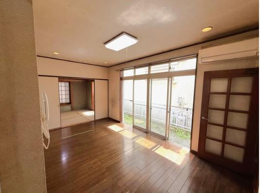 【中古】川越市小ケ谷中古住宅の居間・リビング