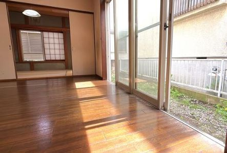 【中古】川越市小ケ谷中古住宅の居間・リビング