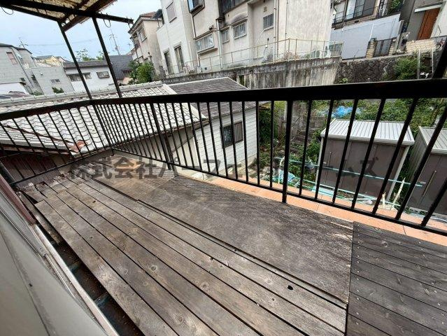 香里ヶ丘1丁目戸建　賃貸のバルコニー|落ち着いた時間を過ごせるバルコニーです