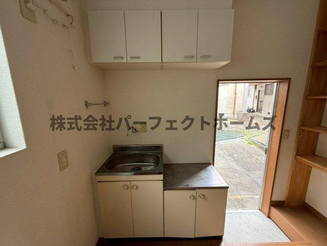 香里ヶ丘1丁目戸建　賃貸のキッチン|コンパクトなキッチンで掃除もラクラク