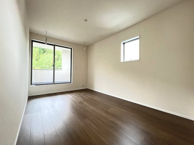 【寝室】 | 那珂川市大字山田　1号棟（全2棟）【仲介手数料無料・0円】 | 現地写真。2階主寝室です。