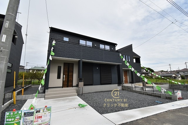 リーブルガーデン  日立市田尻町　6期　4の駐車場|駐車場は十分なスペース。ご家族それぞれが車をご所有の場合や、来客の際も安心です。
内覧可能です。ご予約はHPから、またお電話でもお気軽にどうぞ。