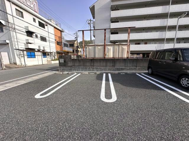 クローバー青山の駐車場
