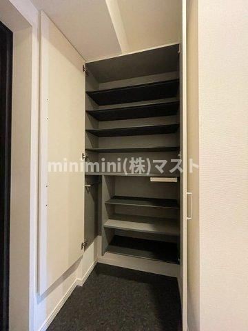 グランルージュ谷町六丁目の玄関
