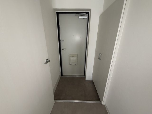灘ロイヤルハイツの玄関