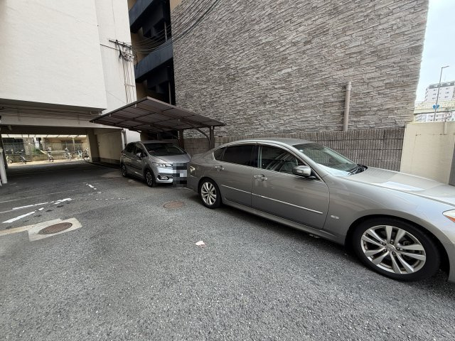 灘ロイヤルハイツの駐車場