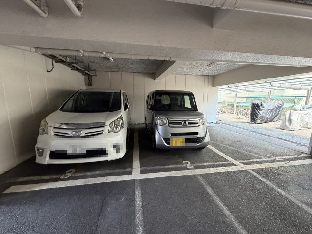 灘ロイヤルハイツの駐車場
