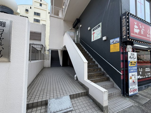 灘ロイヤルハイツのエントランス