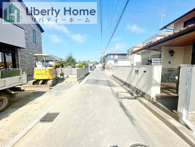 水戸市酒門町16期　新築戸建　2号棟の前面道路含む現地写真