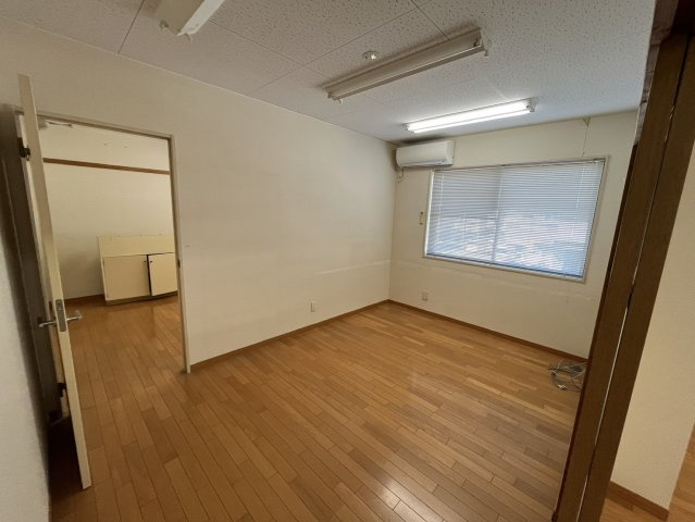 磐田市見付店舗・事務所の洋室