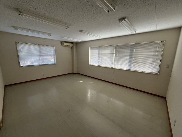 磐田市見付店舗・事務所の洋室