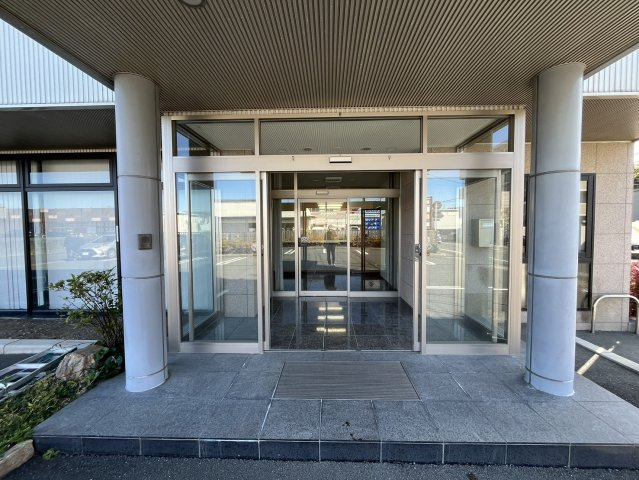 磐田市見付店舗・事務所のエントランス