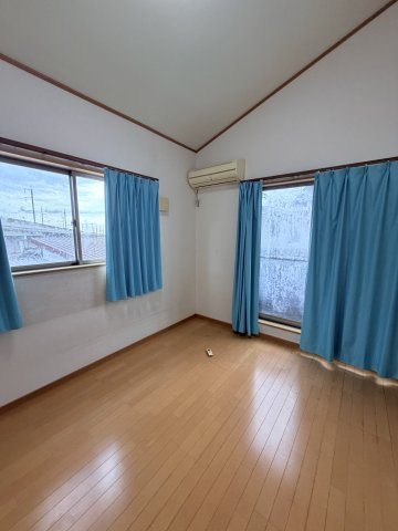 高崎市箕郷町下芝　中古住宅の洋室