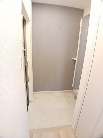 ヒカルサ京都山科大宅の玄関