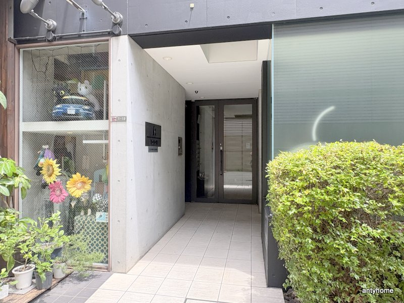 A's EDOBORI　仲介手数料無料のエントランス