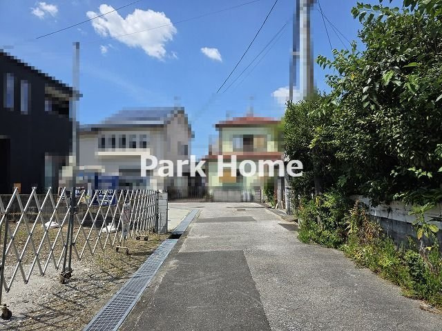 高知市城山町　新築戸建ての前面道路含む現地写真