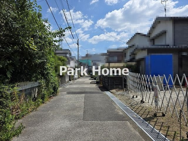 高知市城山町　新築戸建ての前面道路含む現地写真
