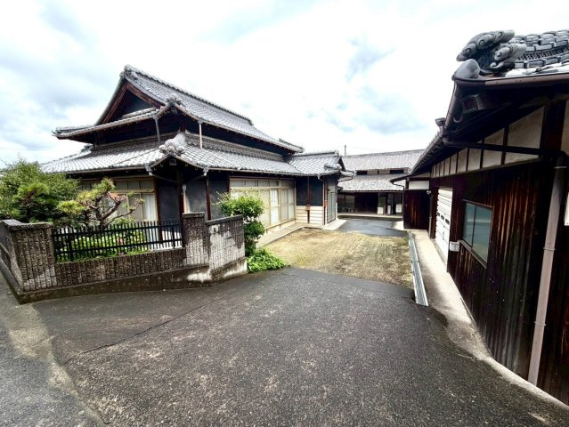 三豊市三野町　車庫兼作業場つきの和風住宅