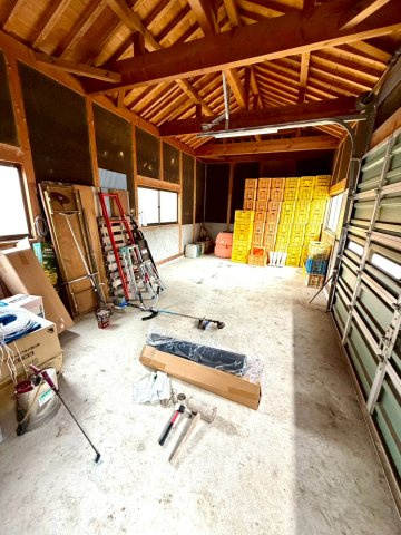 三豊市三野町　車庫兼作業場つきの和風住宅のその他|車庫兼作業場です。シャッター付です。