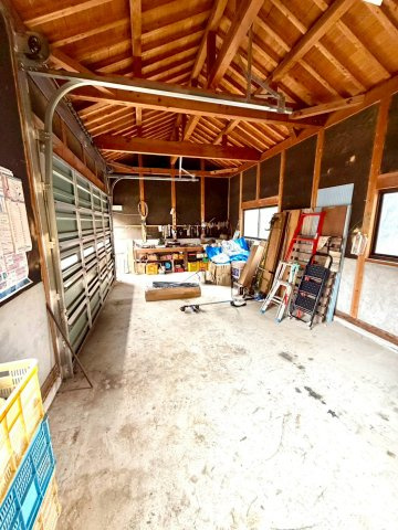 三豊市三野町　車庫兼作業場つきの和風住宅のその他|車庫兼作業場です。シャッター付です。