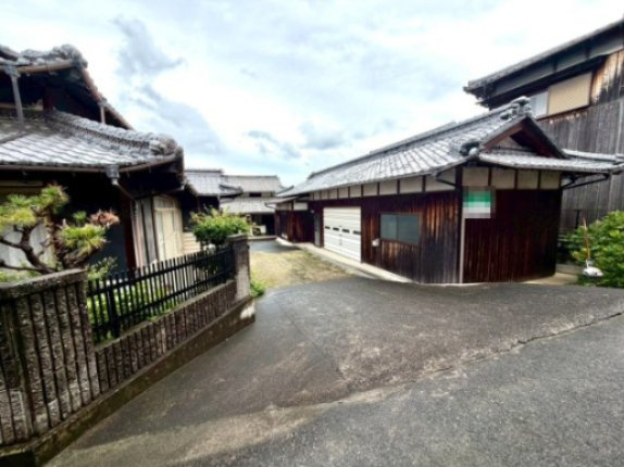 三豊市三野町　車庫兼作業場つきの和風住宅の外観