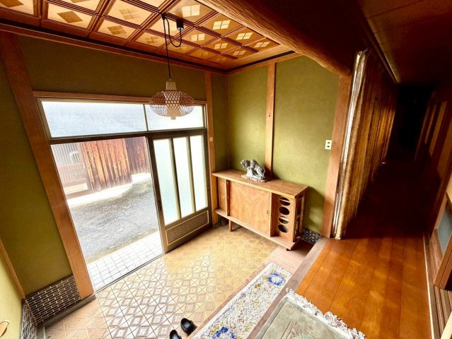三豊市三野町　車庫兼作業場つきの和風住宅の玄関