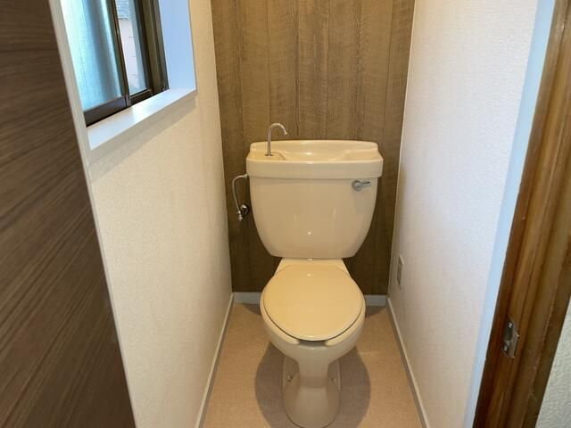西船７丁目戸建のトイレ