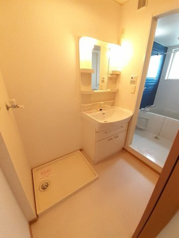 レユスィートＹ　Ⅱの洗面所|忙しい朝には欠かせない洗面所です