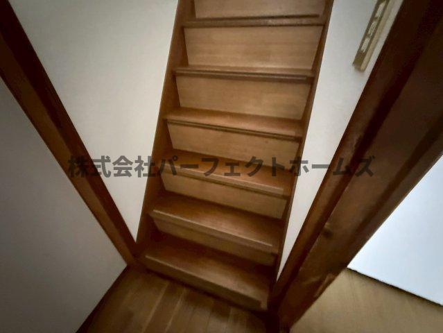甲斐田東町戸建　賃貸の内装|明るい室内です