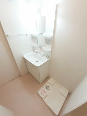 キャッスル　Ａの洗面所|広い洗面スペース