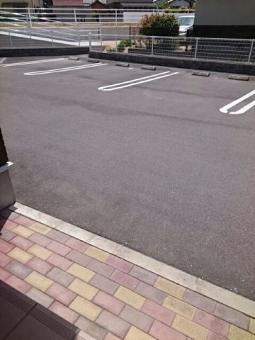 グレース　Ⅱの駐車場|駐車場完備です