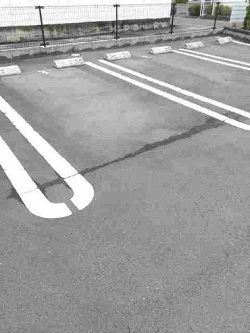 ラブ・ラ・ドールＢの駐車場|駐車スペースもあります
