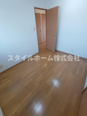 【居間・リビング】 | ランドマーク豊川 | 同建物内別部屋の写真です。