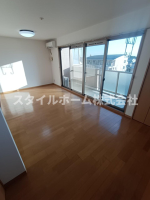 【居間・リビング】 | ランドマーク豊川 | 同建物内別部屋の写真です。