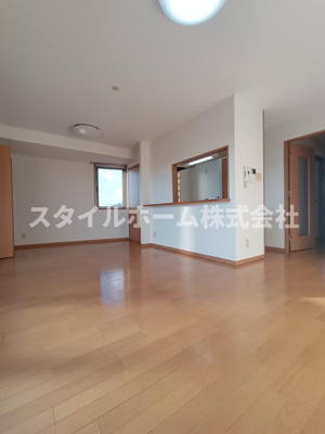 【居間・リビング】 | ランドマーク豊川 | 同建物内別部屋の写真です。